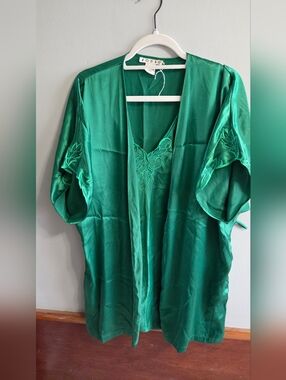 Matching Nightgown And Kimono Robe Set